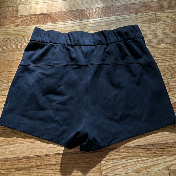 Lululemon on the fly shorts - Picture 4 of 5